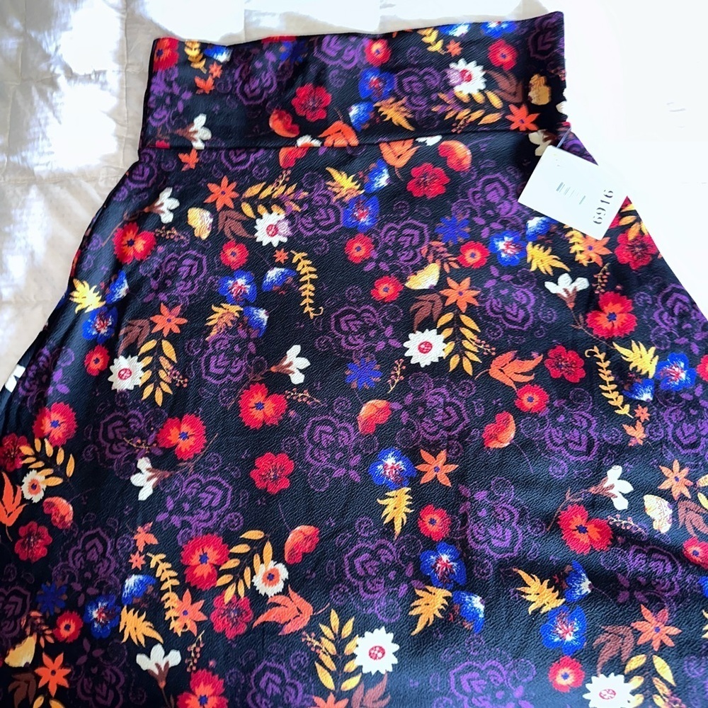 Lularoe 2xL black & purple vibrant‎ floral thick knit Azure A-line skirt. NWT